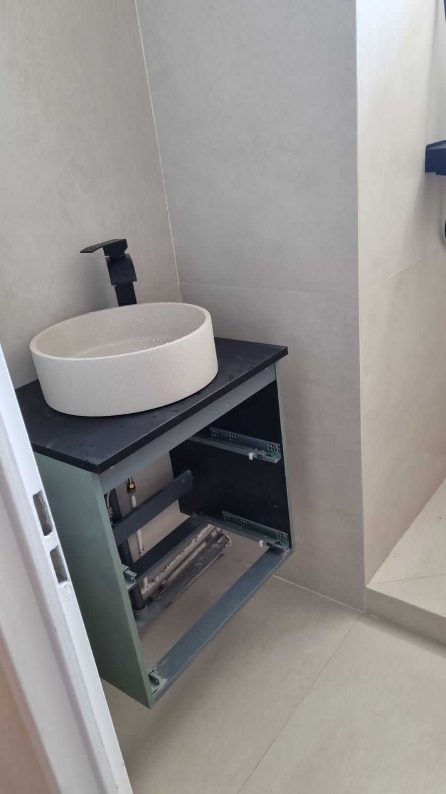 Pose de toilettes par un plombier à Longjumeau
